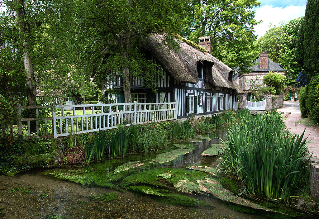 Normandie 05 - 2016_KA79251-1 Kopie.jpg - Nun sind wir in einem der schönsten Dörfer Frankreichs, in Les Roses 